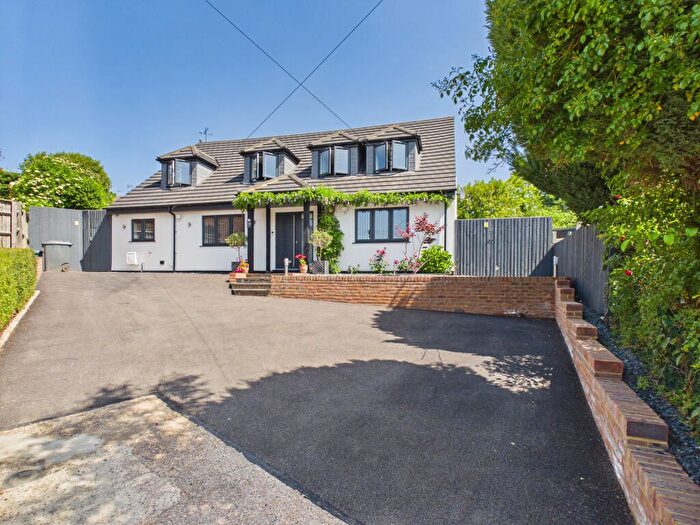 4 Bedroom Detached House For Sale In Barnhill Gardens, Marlow, SL7