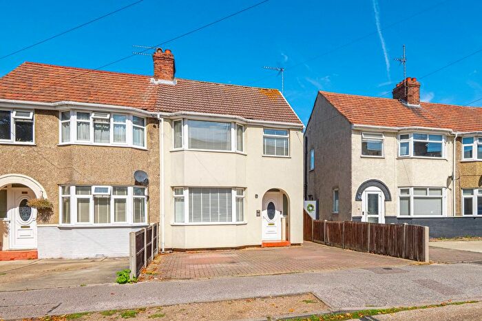 3 Bedroom Semi-Detached House For Sale In Kimberley Road, Lowestoft, NR33