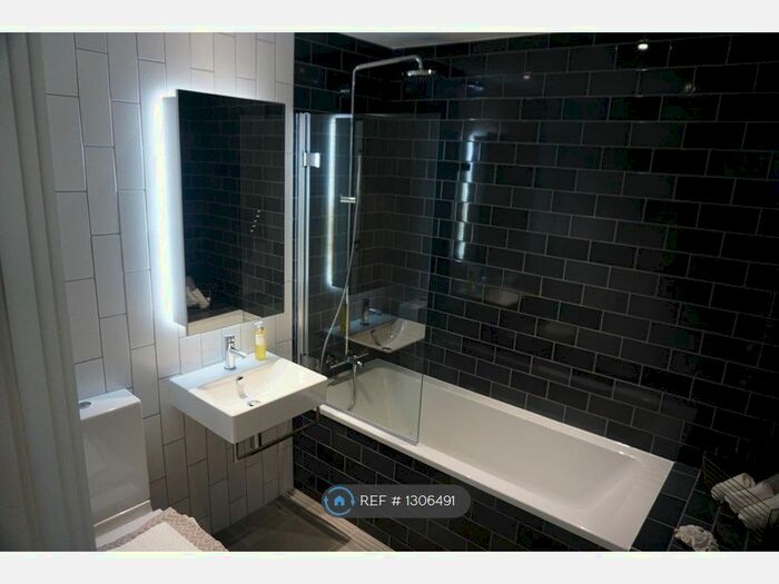 2 Bedroom Flat To Rent In Masthead House, London, E16