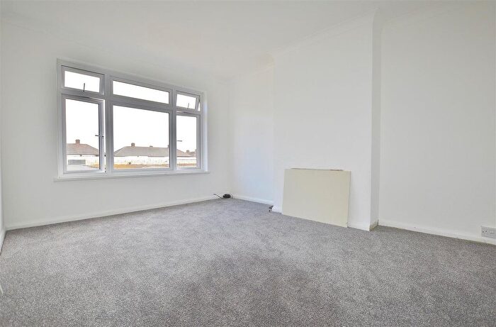 2 Bedroom Flat To Rent In Edgar Road, Chadwell Heath, Essex, RM6