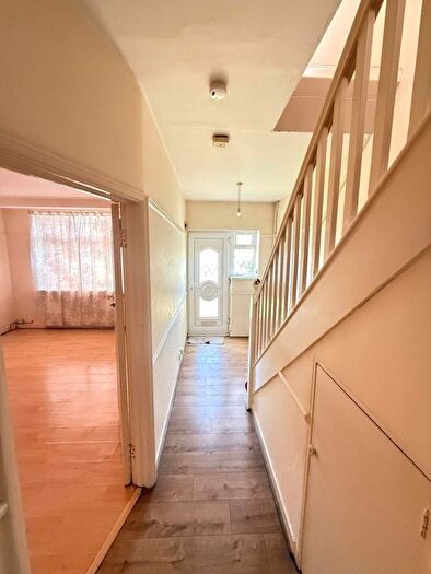 4 Bedroom Semi Detached House To Rent In Heston Avenue, Hounslow, TW5