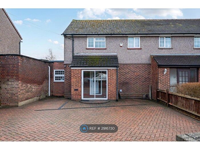 4 Bedroom Semi-Detached House To Rent In Cippenham Lane, Slough, SL1