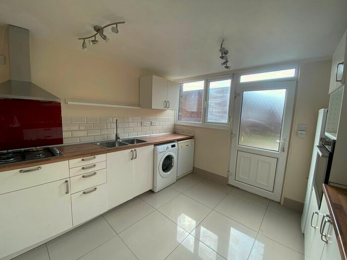 3 Bedroom Terraced House To Rent In Nursery Close, Leeds, LS17