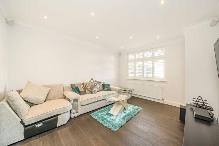 4 Bedroom Property To Rent In The Ridgeway, London, W3