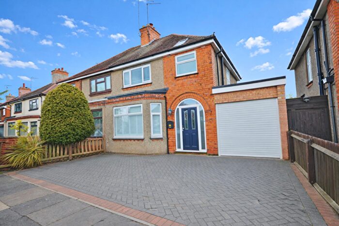 3 Bedroom Semi Detached House To Rent In The Headlands, Northampton, NN3