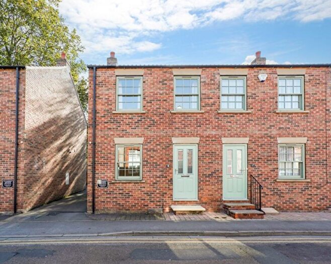 2 Bedroom Semi-Detached House For Sale In Park Row, Selby, YO8