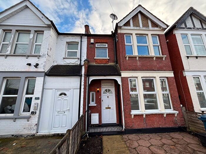 3 Bedroom Terraced House For Sale In Bruce Road, Harrow Weald, Middlesex, HA3