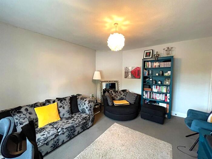 1 Bedroom Flat To Rent In Croft Court, Brickwall Lane, Ruislip, HA4