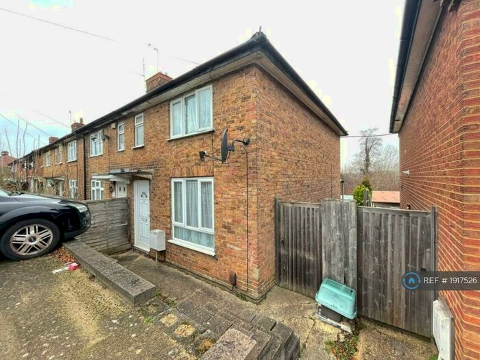 3 Bedroom Semi-Detached House To Rent In Spearing Road, High Wycombe, HP12