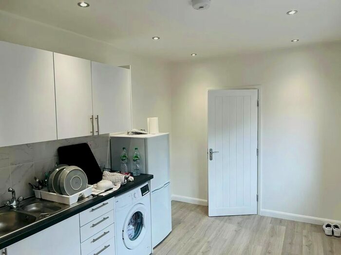 Studio To Rent In Campus Road, Walthamstow, E17