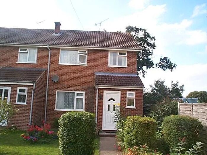 3 Bedroom Semi-Detached House To Rent In Lymington Avenue, Yateley, GU46