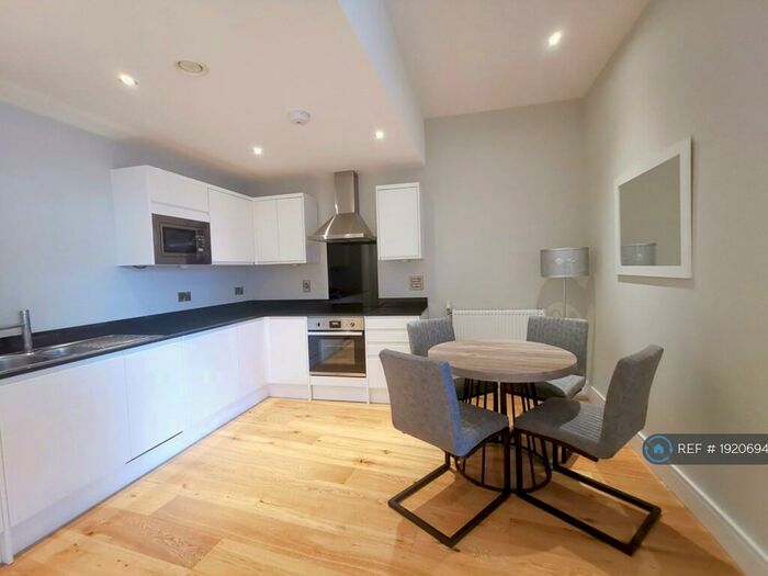1 Bedroom Flat To Rent In The Crescent, London, SE8
