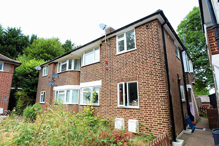 2 Bedroom Flat To Rent In Station Estate, Beckenham, BR3