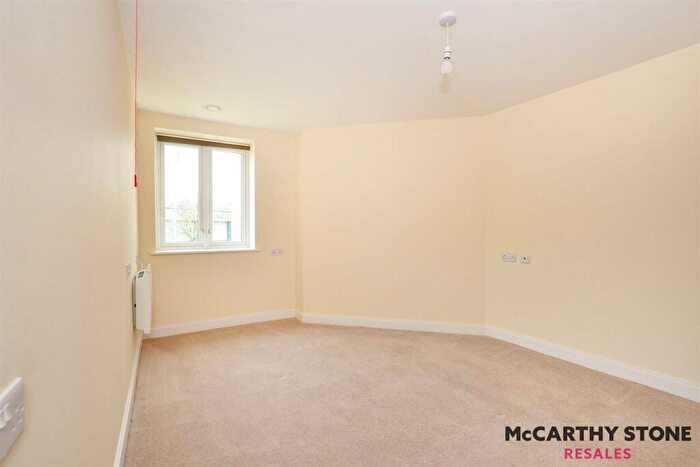 1 Bedroom Apartment For Sale In Elkington House, Charlton Green, Dover, CT16