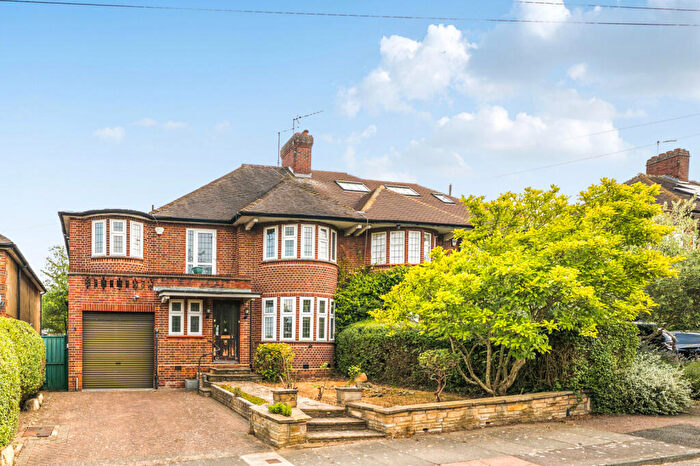 5 Bedroom Semi Detached House For Sale In Hillcrest Gardens, London, N3