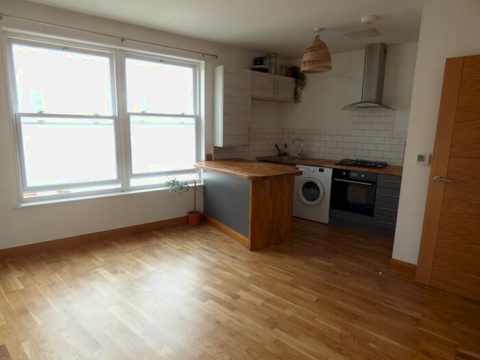 1 Bedroom Flat To Rent In Clampet Lane, Teignmouth, TQ14