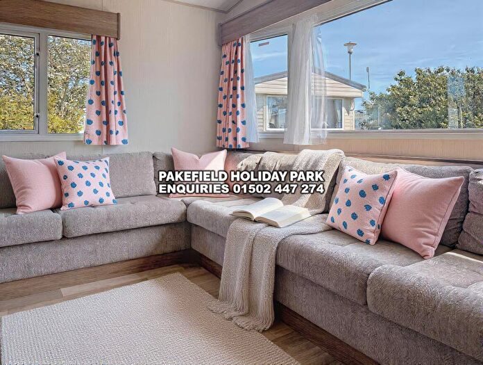 2 Bedroom Park Home For Sale In Pakefield Holiday Park – Suffolk, NR33