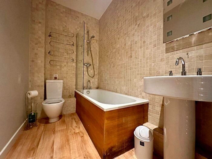 2 Bedroom Flat To Rent In Clock Tower Apartments, Queens Road, Brighton, BN1