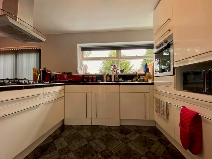 3 Bedroom Terraced House To Rent In Cox Row, Chandler's Ford, Eastleigh, SO53