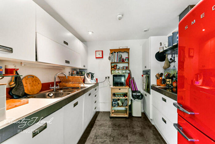 2 Bedroom Flat For Sale In Hoxton Square, London, N1