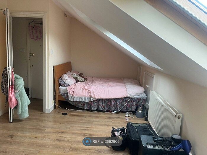 1 Bedroom Flat To Rent In Graham Road, London, E8
