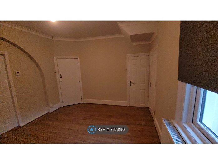 1 Bedroom Flat To Rent In Standard Road, Hounslow, TW4