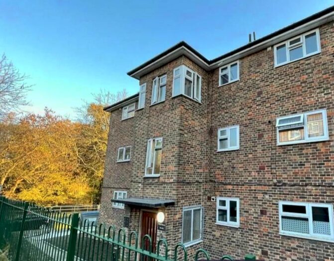 1 Bedroom Flat To Rent In Redcar Road, Romford, RM3