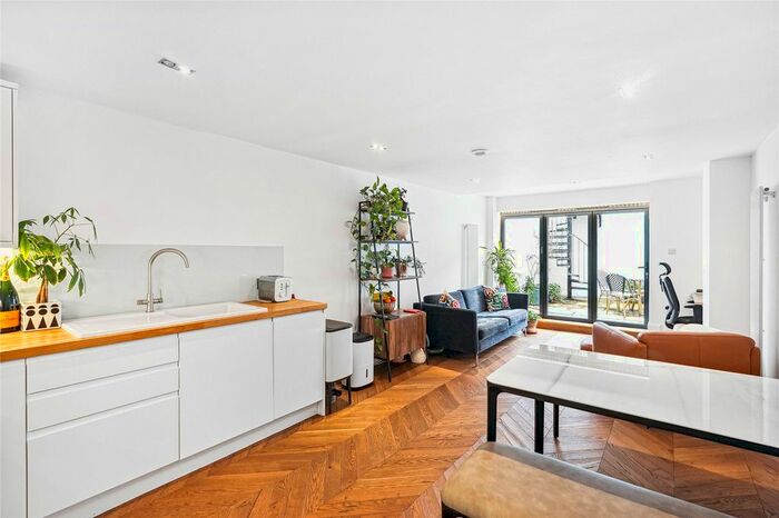 1 Bedroom Flat To Rent In Hayter Road, London, SW2