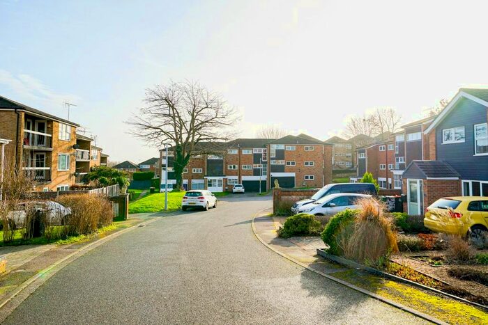 2 Bedroom Flat For Sale In Bideford Green, Linslade, Leighton Buzzard, LU7