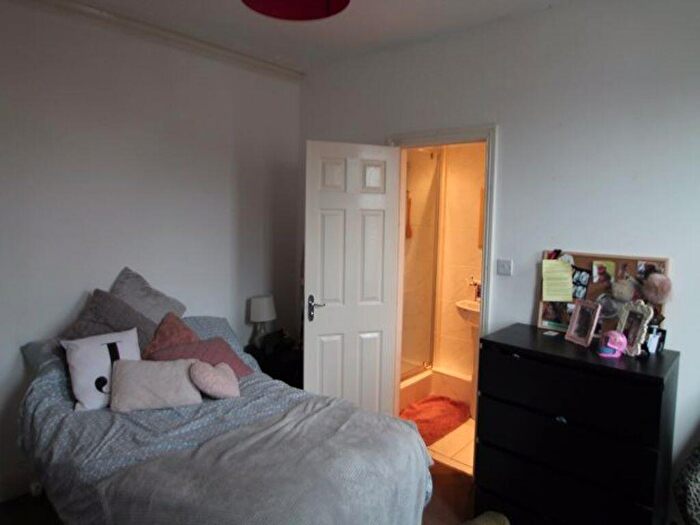 5 Bedroom House To Rent In Queen's Road, Leeds, LS6