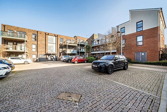 2 Bedroom Flat For Sale In The Ridge, Orpington, BR5