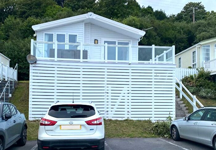 3 Bedroom Lodge For Sale In Pendine, Carmarthen, SA33