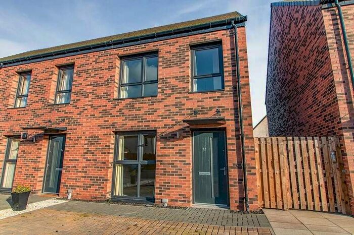 3 Bedroom Terraced House To Rent In Lapwing Drive, PH1