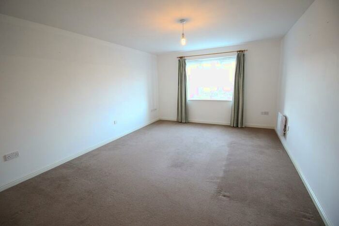 2 Bedroom Apartment To Rent In Henley Road, Bedford, MK40