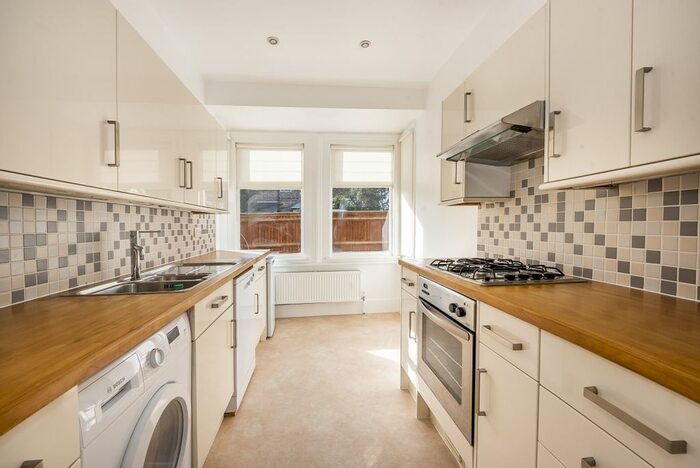 1 Bedroom Maisonette To Rent In Burton Road, Kingston Upon Thames, KT2