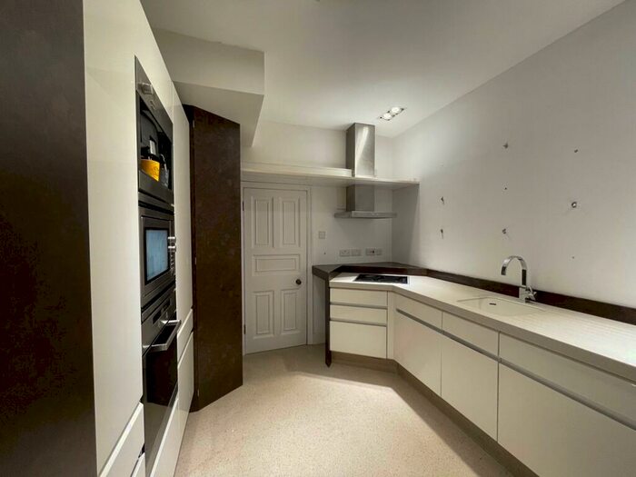 4 Bedroom Terraced House To Rent In London, N13