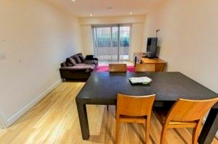 2 Bedroom Flat To Rent In Aerodrome Road, Edgware, NW9