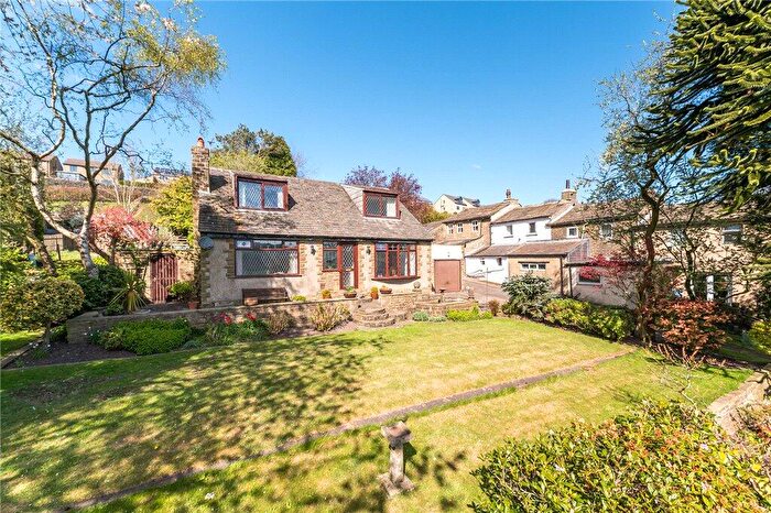 3 Bedroom Detached House For Sale In Havelock Square, Thornton, Bradford, BD13