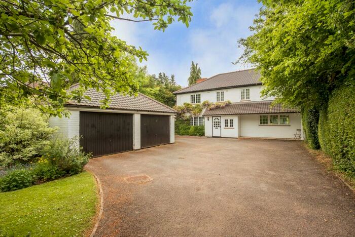 4 Bedroom Detached House To Rent In Wilton Lane Jordans, HP9