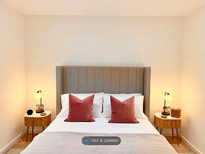 2 Bedroom Flat To Rent In Burlington Road, New Malden, KT3