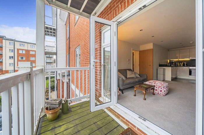 2 Bedroom Apartment To Rent In Chequers Avenue, High Wycombe, HP11