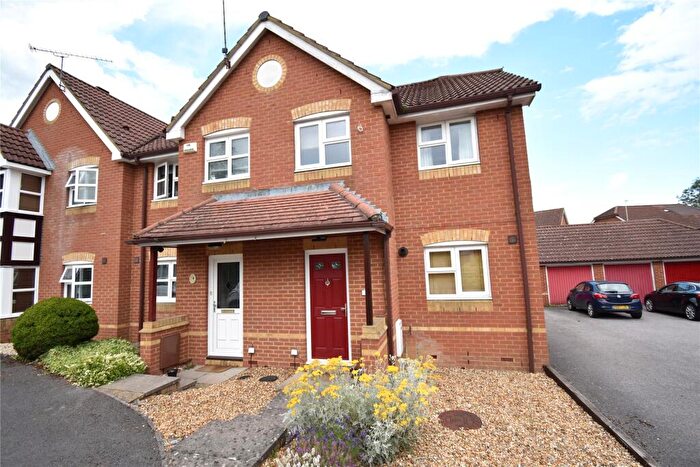 2 Bedroom End Of Terrace House To Rent In Francis Gardens, Bracknell, Berkshire, RG42