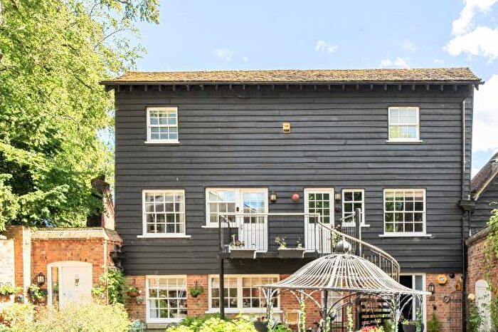 1 Bedroom Apartment For Sale In Parsons Fee, Aylesbury, HP20