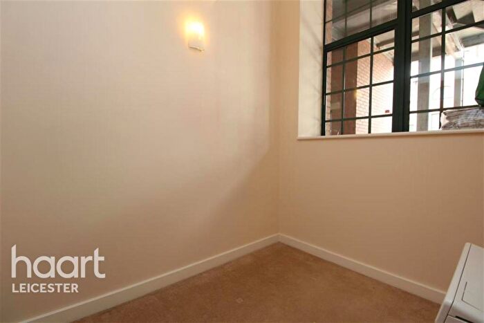 2 Bedroom Flat To Rent In Alexandra House, LE1