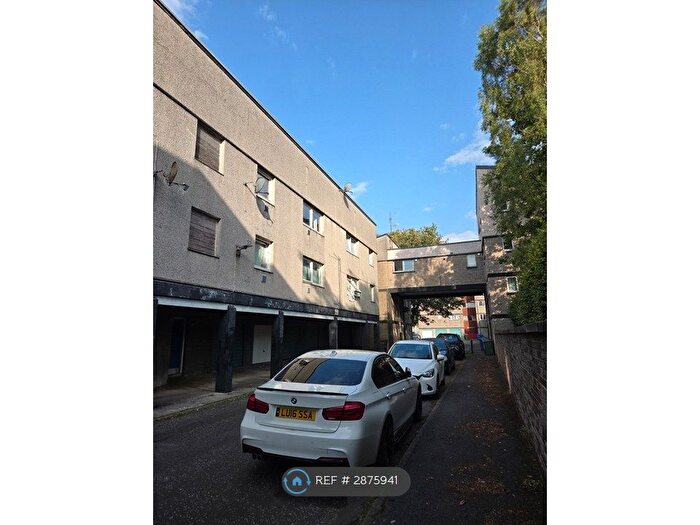 2 Bedroom Flat To Rent In Camelon, Falkirk, FK1