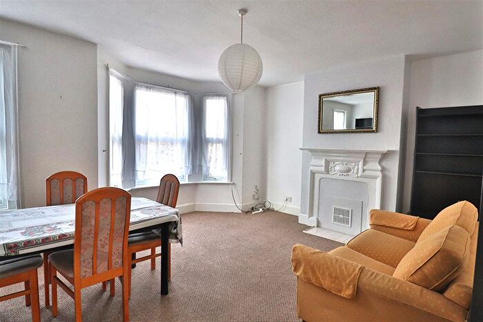 1 Bedroom Flat For Sale In Kingsland Road, Broadwater, Worthing, BN14
