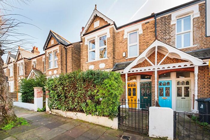 2 Bedroom Flat For Sale In Temple Road, Ealing, W5