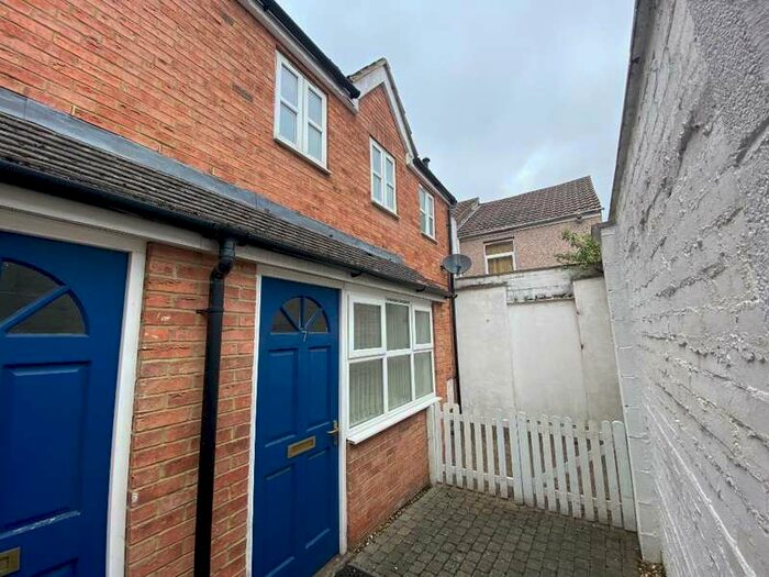 1 Bedroom House To Rent In Victoria Court, Victoria Road Swindon, SN1