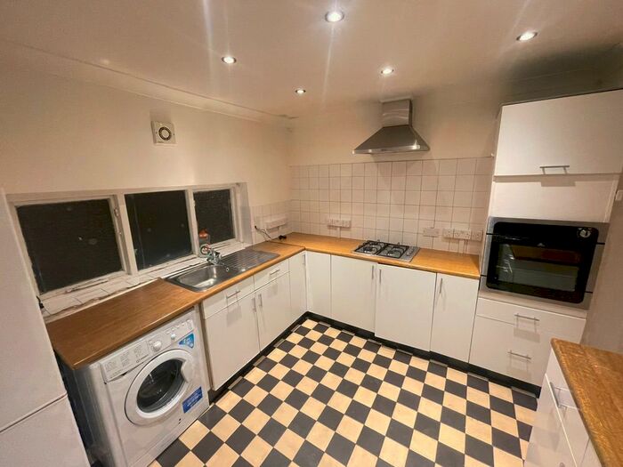 2 Bedroom Flat To Rent In Gunnersbury Avenue, London, W3