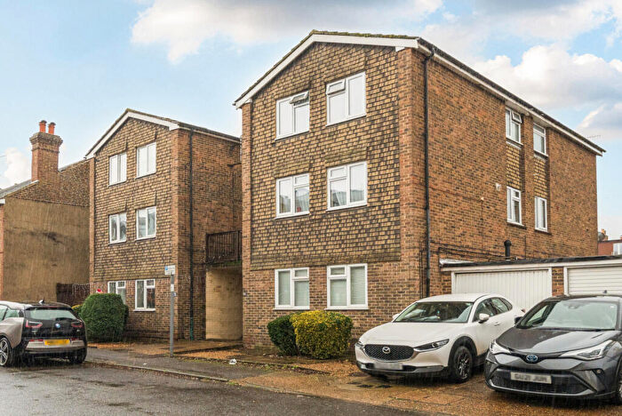2 Bedroom Maisonette For Sale In Drummond Road, Guildford, GU1